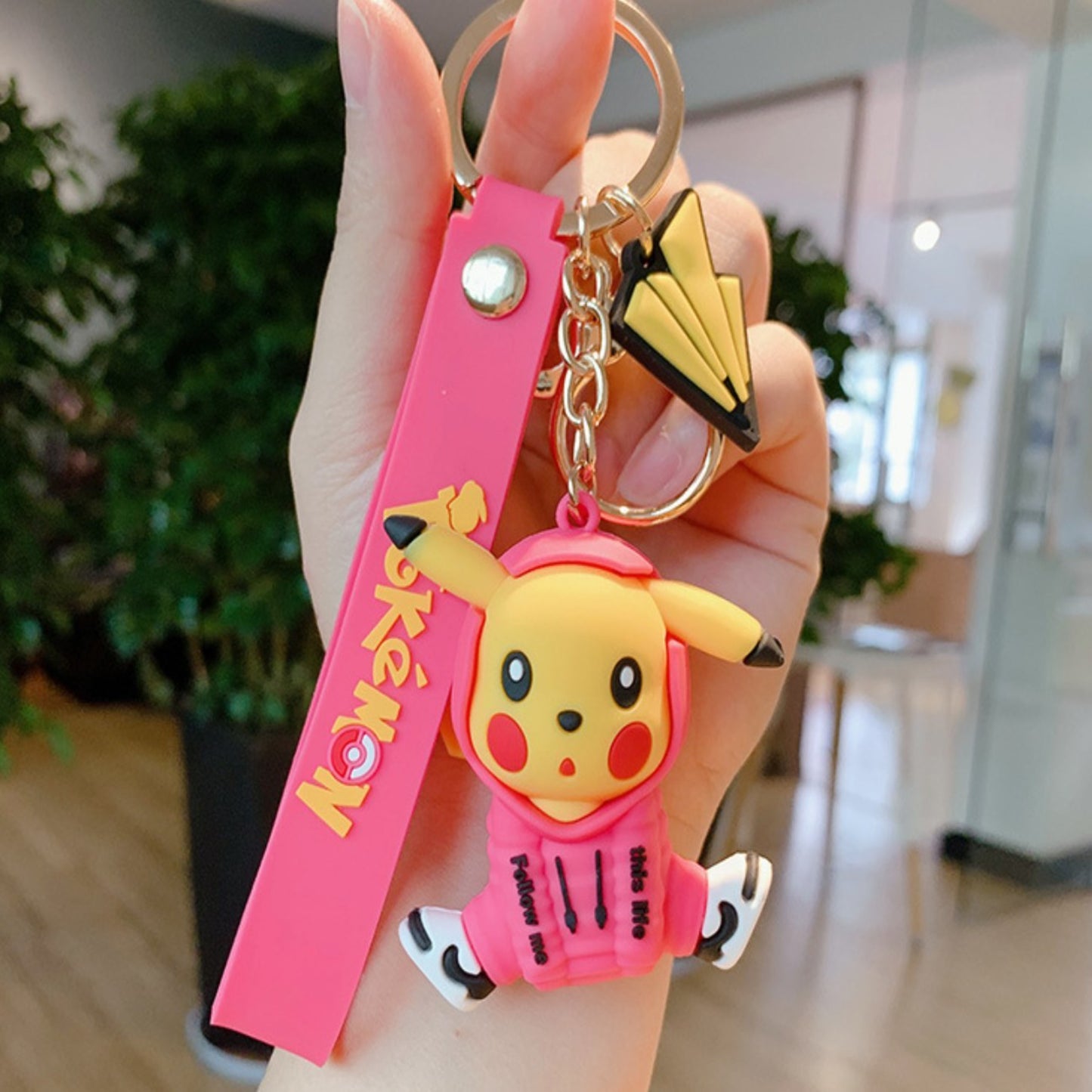 Pikachu im rosa Hoodie-Schlüsselanhänger